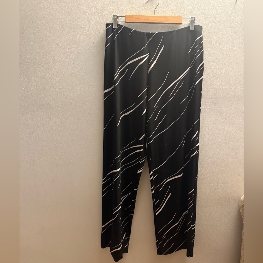 Alfani Women’s Medium Black & White Patterned Lightweight Trousers